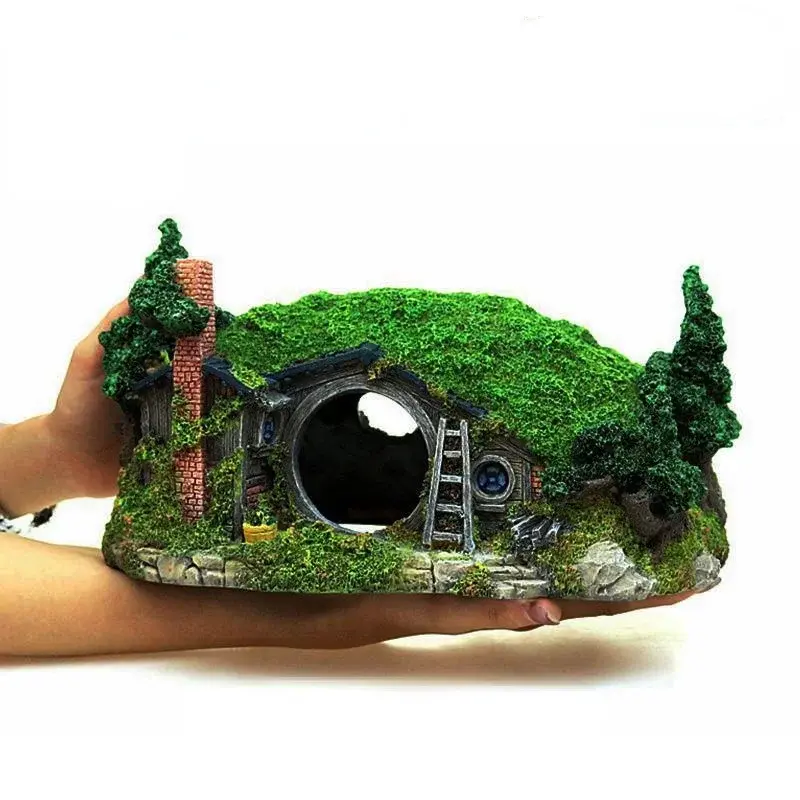 Décoration aquarium maison hobbit