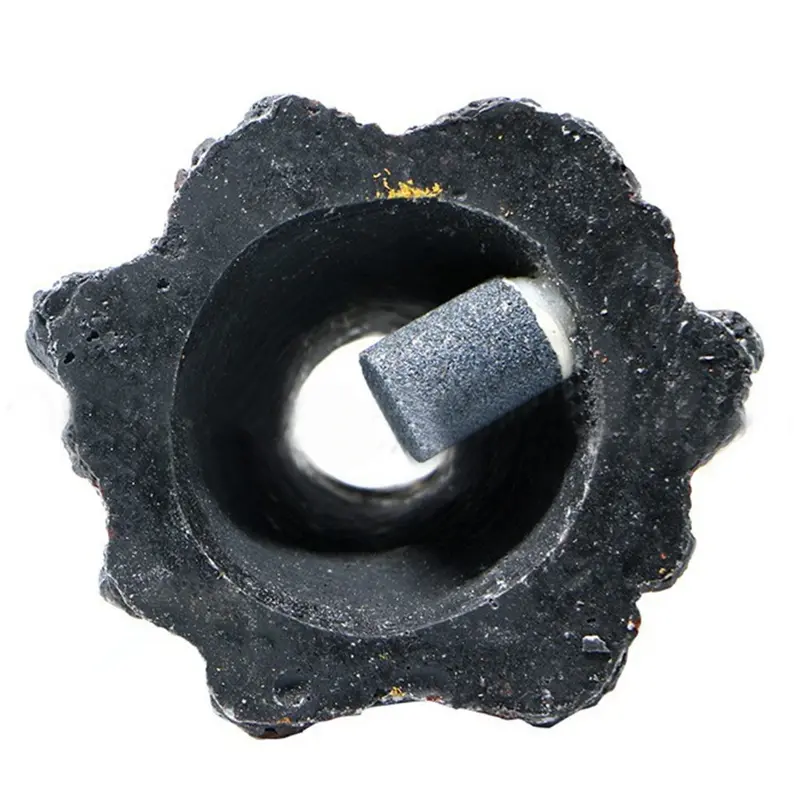 Décoration Petit Volcan de 5x6,5cm en Résine avec Outil d'oxygénation